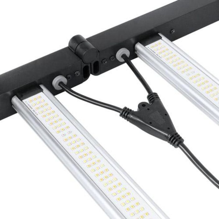 Lumii Black LED 720W Uusi Lumii-sarjan kuuden tangon LED-valaisin, joka saa virtansa Lumii Black 600W digivirtalahteesta